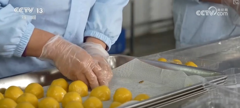 消费市场开启“年味模式” 传统美食改良焕新老味道开辟新商机