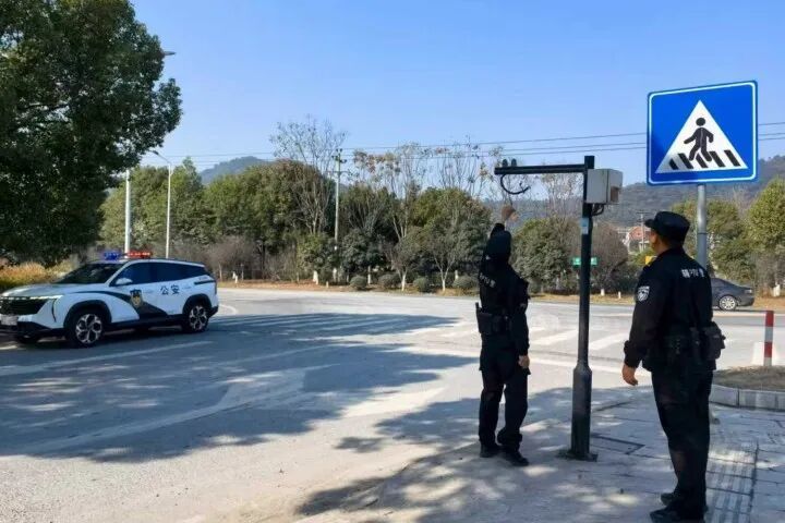 奇葩!司机偷走公安部门摄像头,只因觉得拍出的画面肯定清晰,要带回老家…… 奇葩!司机偷走公安部门摄像头,只因觉得拍出的画面肯定清晰,要带回老家……