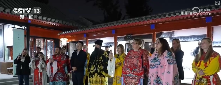 “到中国过春节”成为新风尚圈粉海外游客 拓宽文旅市场发展新空间