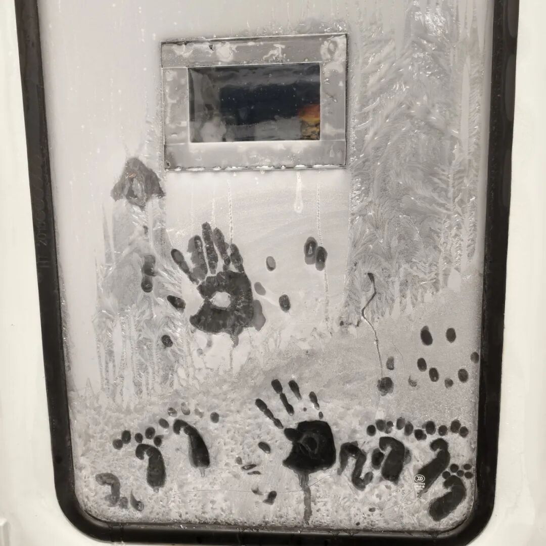 在车窗上留言?网友:火车“漂流瓶”还有冬季限定! 在车窗上留言?网友:火车“漂流瓶”还有冬季限定!