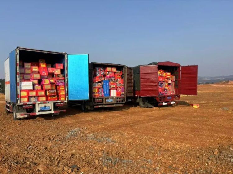 1400余件！警方集中销毁