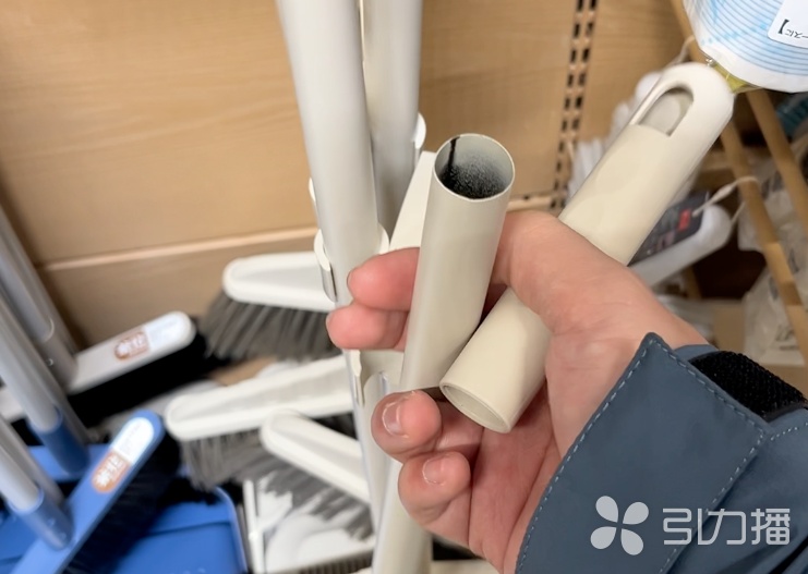过年大扫除，用这种扫帚要当心！