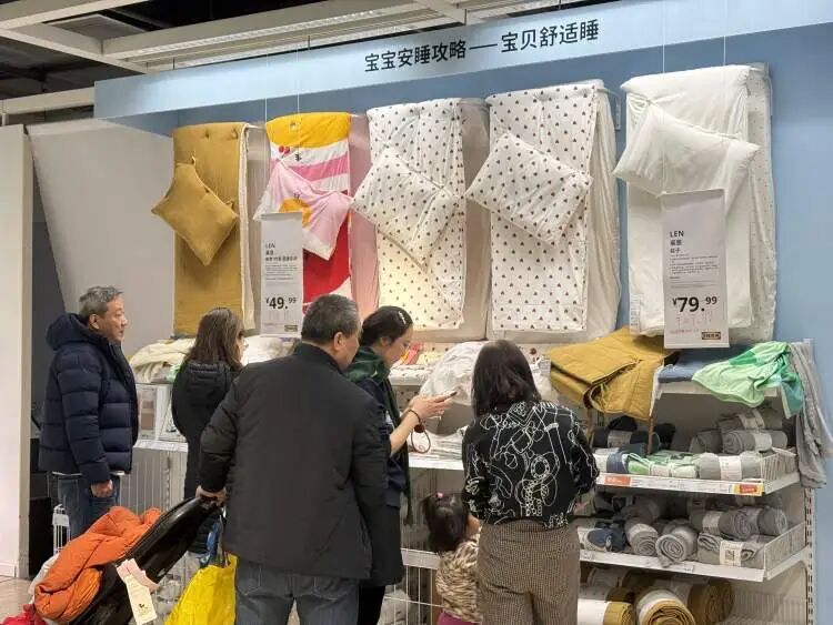 1小时全部售罄!上海市民在宝山宜家“疯狂捡漏”:太值了!餐厅已关闭 1小时全部售罄!上海市民在宝山宜家“疯狂捡漏”:太值了!餐厅已关闭