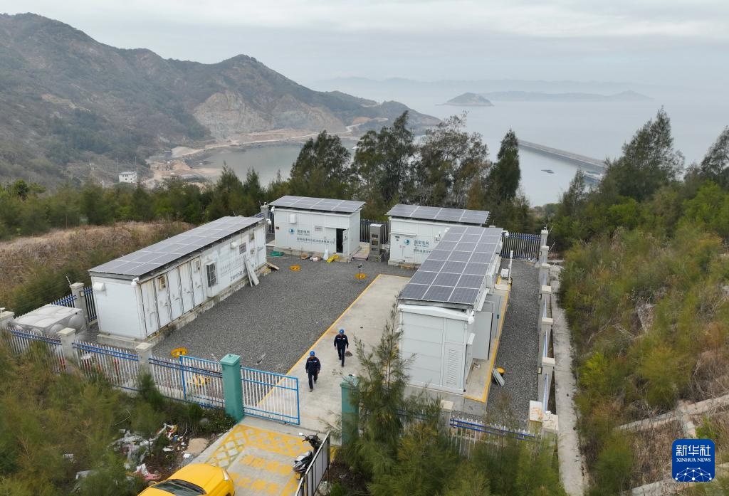 海岛“守灯人”