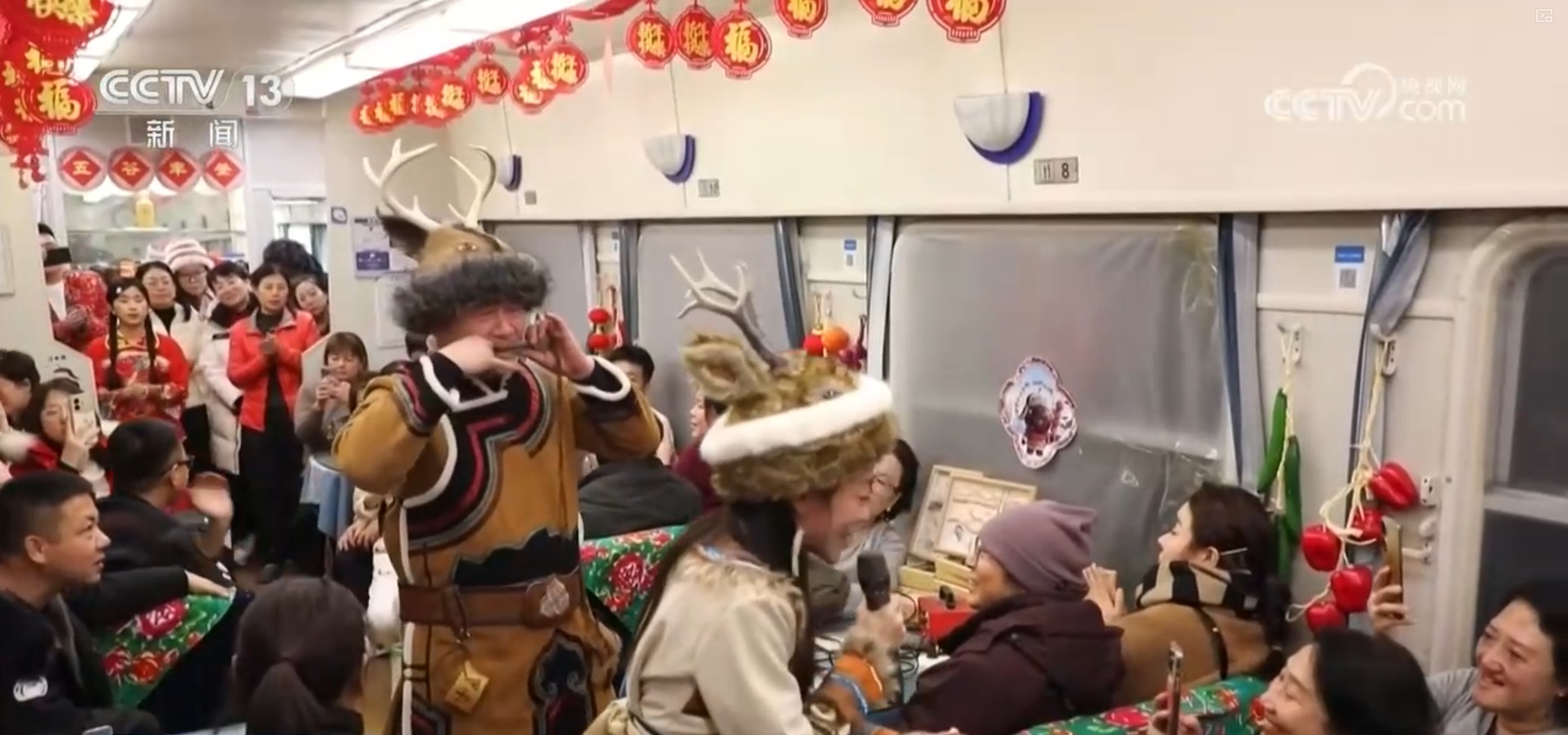 各地非遗民俗“串珠成链”点亮佳节 “到中国过春节”成为新潮流新风尚