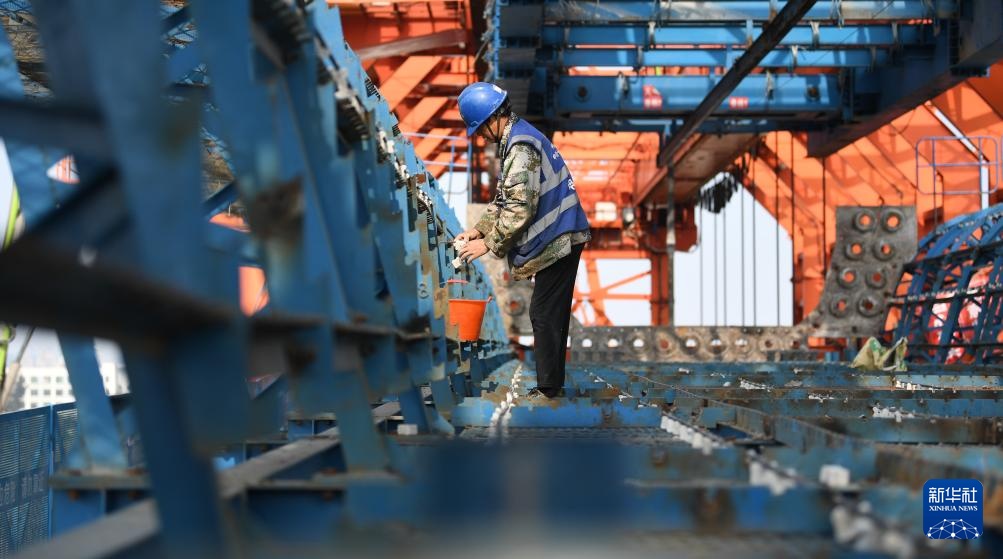 深江铁路跨沿江高速特大桥建设有序推进