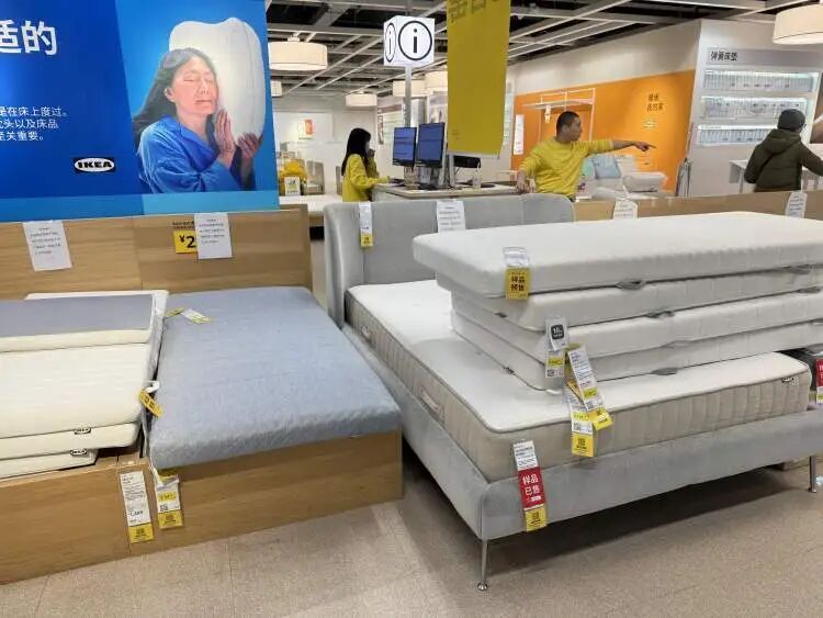 1小时全部售罄!上海市民在宝山宜家“疯狂捡漏”:太值了!餐厅已关闭 1小时全部售罄!上海市民在宝山宜家“疯狂捡漏”:太值了!餐厅已关闭