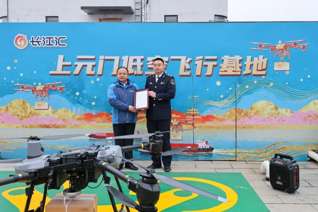 盐水鸭、奶茶飞上船!南京“水上外卖”上新了 盐水鸭、奶茶飞上船!南京“水上外卖”上新了