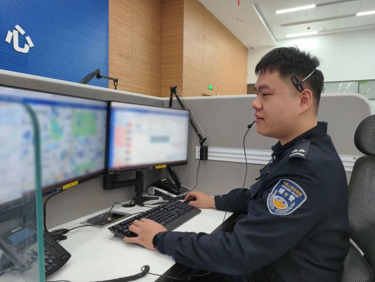 面对百万“到账”短信，81岁奶奶选择报警！