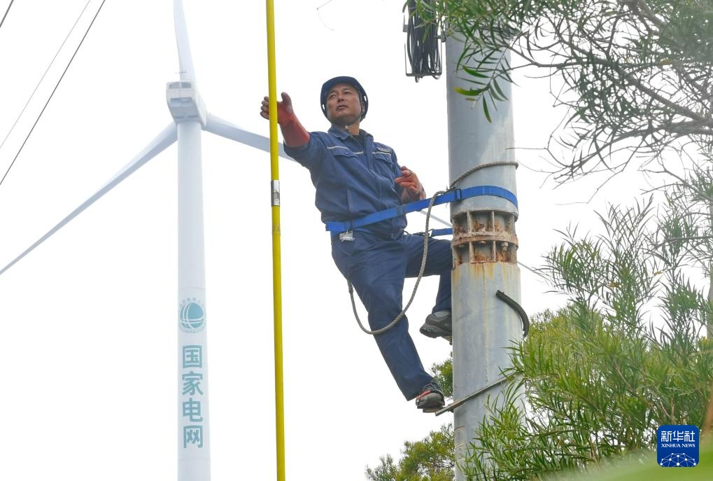 海岛“守灯人”