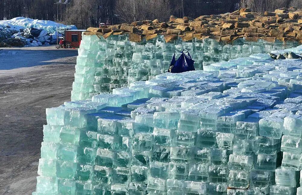 哈尔滨冰雪大世界存冰进入收尾阶段