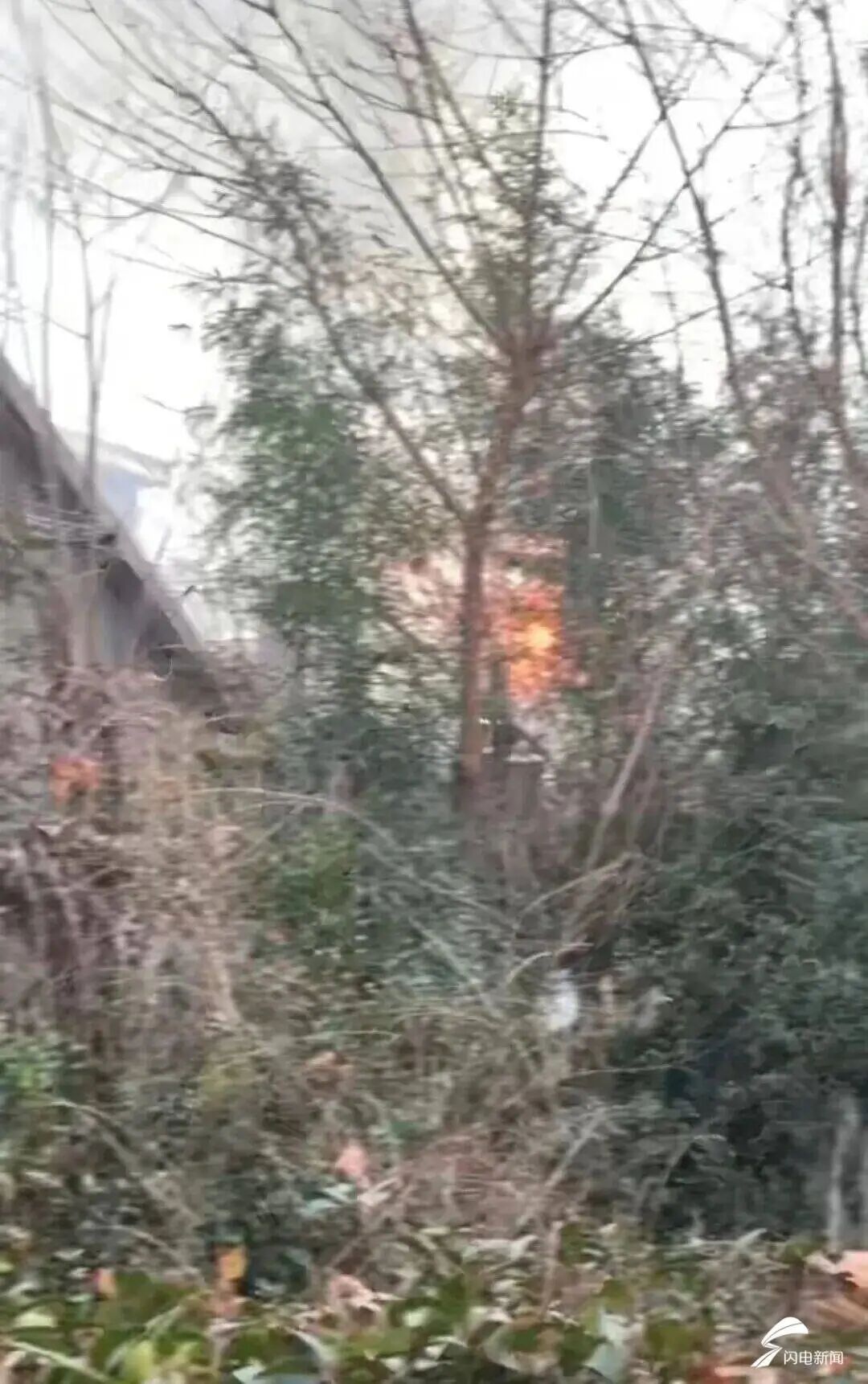 房屋失火,日照00后外卖小哥勇救被困老人! 房屋失火,日照00后外卖小哥勇救被困老人!