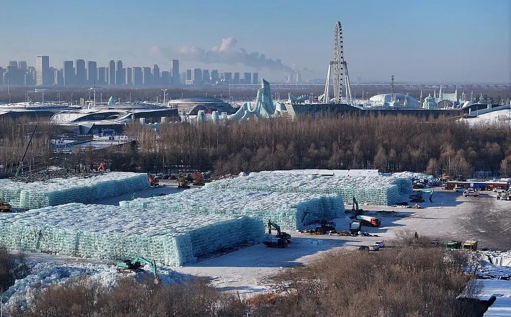哈尔滨冰雪大世界存冰进入收尾阶段