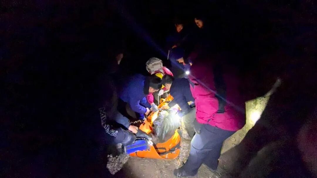 寒夜深山紧急救援！怀柔消防成功找回失联聋哑智障老人