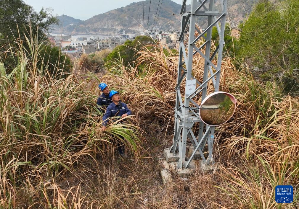 海岛“守灯人”