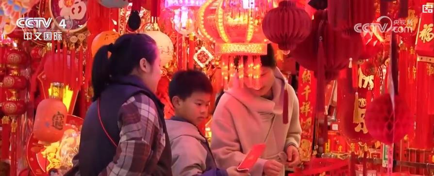 从年宵花到生肖文创：多地年货市场供销两旺 传统与创意产品点亮春节消费