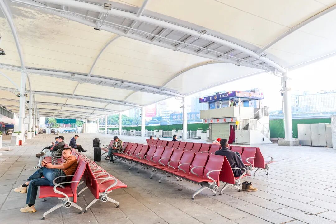 广州火车站有新变化：出租车蓄车量增加75%，广场新增风雨连廊