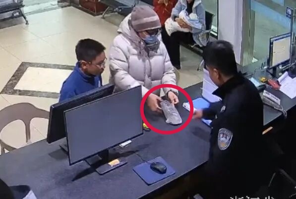 “小孩哥”干了件事,全班同学秒变 “迷弟迷妹”! “小孩哥”干了件事,全班同学秒变 “迷弟迷妹”!