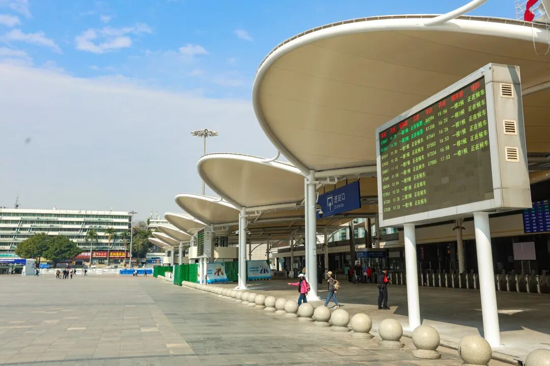 广州火车站有新变化：出租车蓄车量增加75%，广场新增风雨连廊