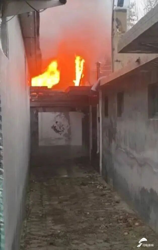 房屋失火,日照00后外卖小哥勇救被困老人! 房屋失火,日照00后外卖小哥勇救被困老人!