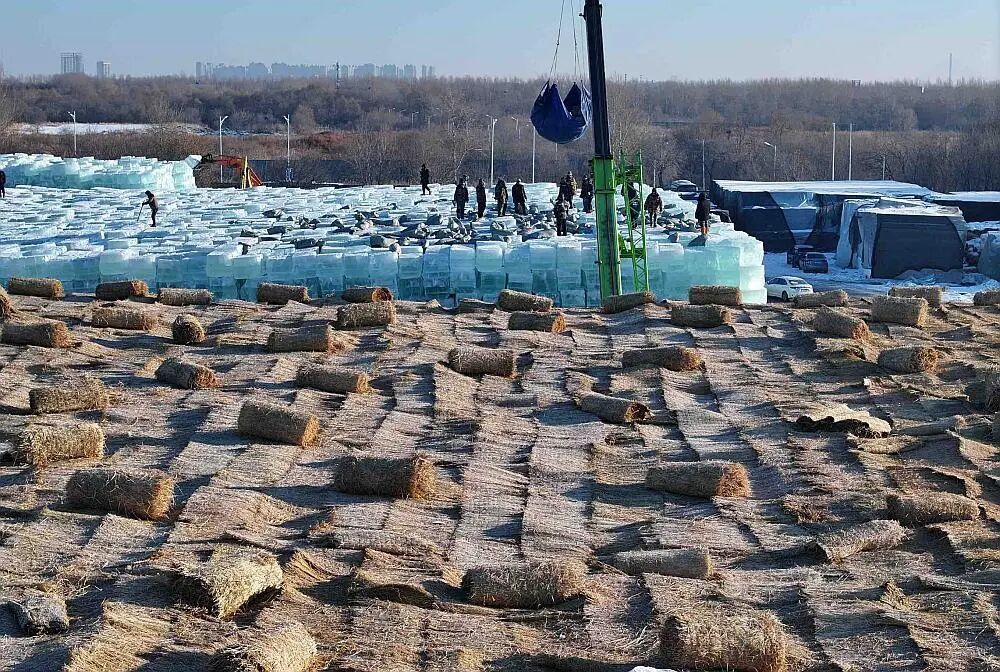 哈尔滨冰雪大世界存冰进入收尾阶段