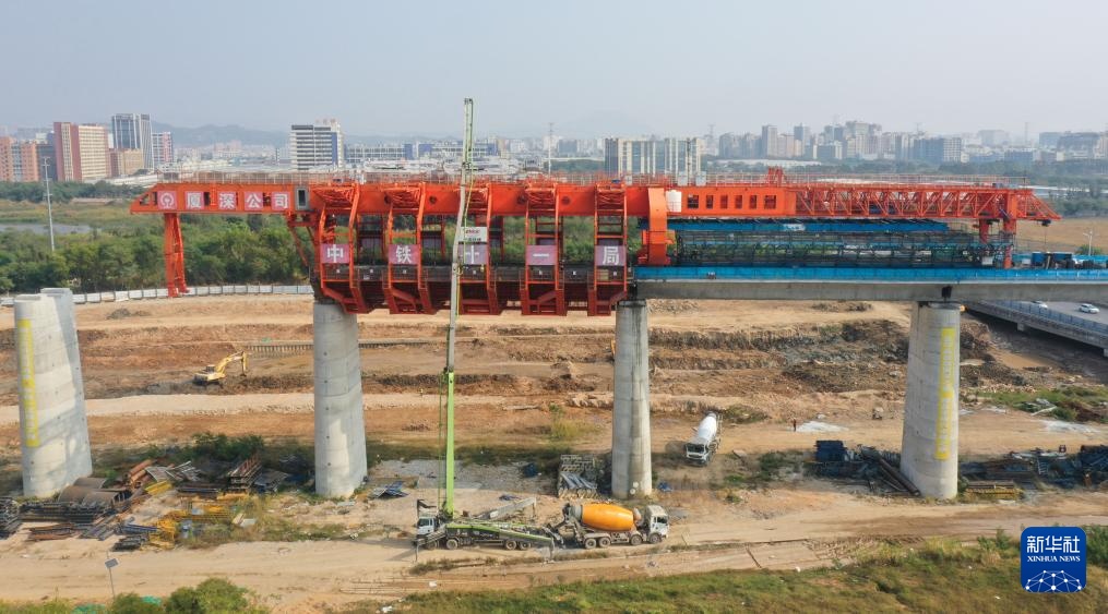 深江铁路跨沿江高速特大桥建设有序推进