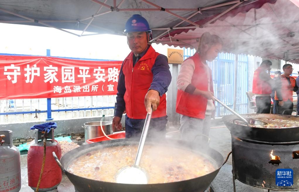 海岛“守灯人”