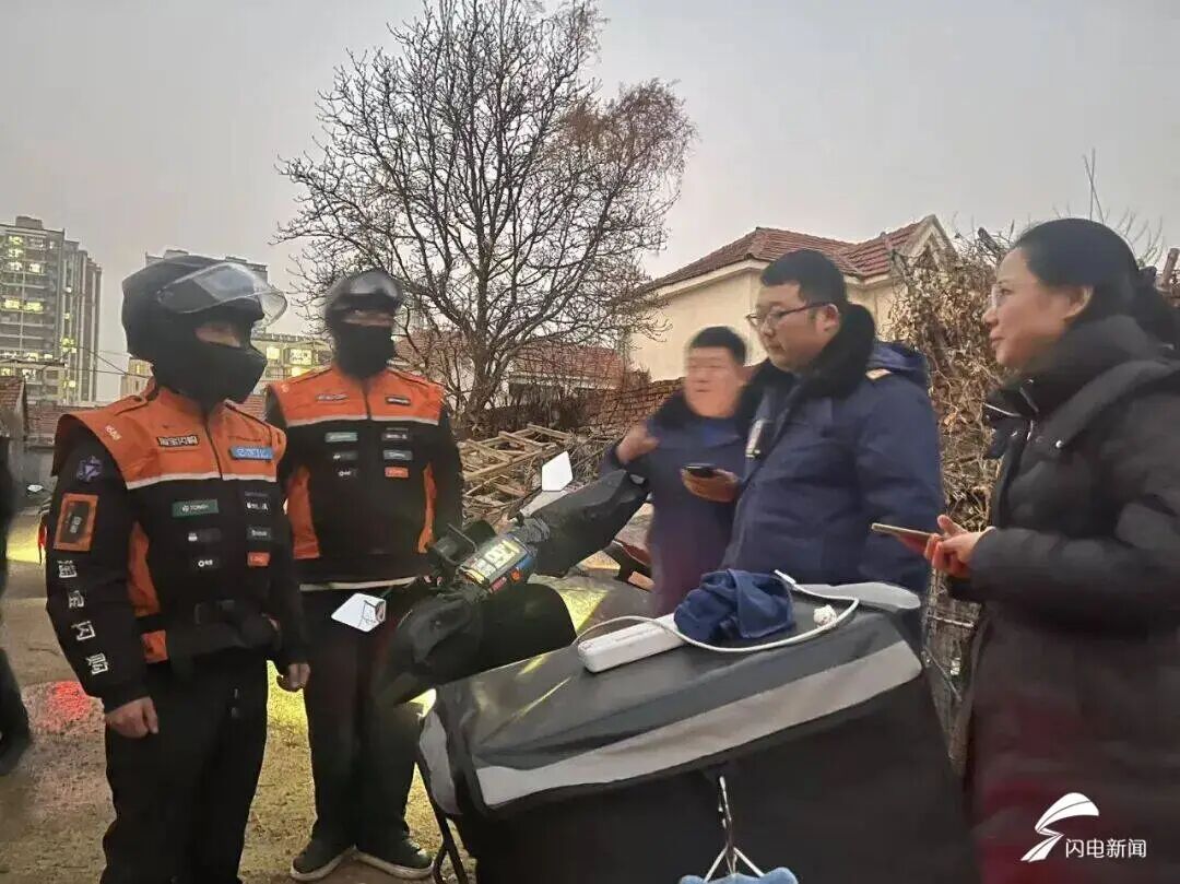 房屋失火,日照00后外卖小哥勇救被困老人! 房屋失火,日照00后外卖小哥勇救被困老人!