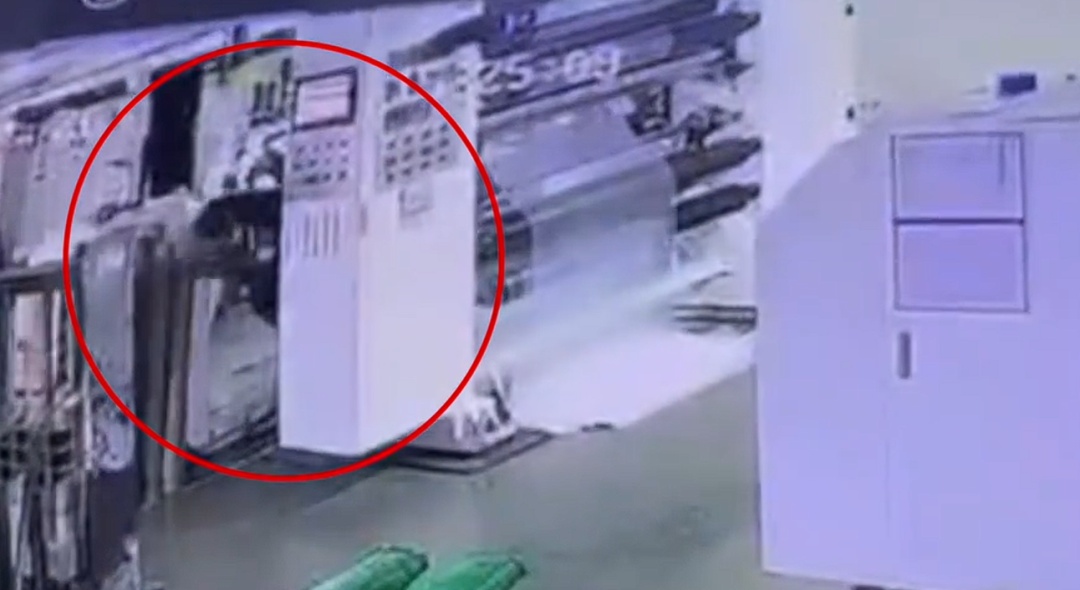 工人被卷入机器！“胳膊、头和上半身都被卷进去”...同事紧急关停并救出