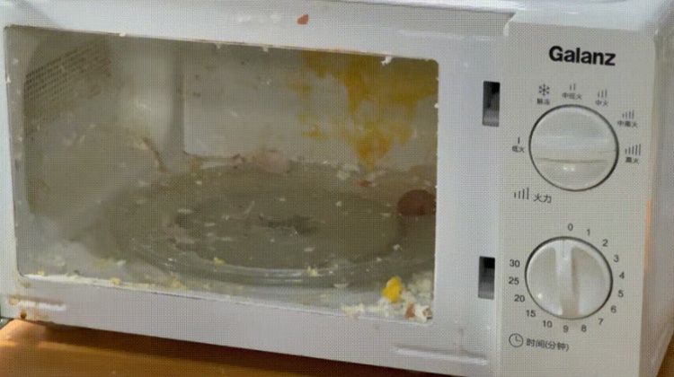 除了金属制品，这些东西也不能放进微波炉！赶快检查