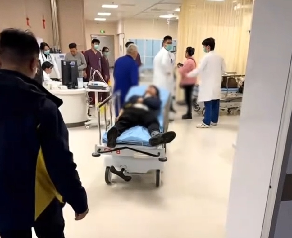 工人被卷入机器！“胳膊、头和上半身都被卷进去”...同事紧急关停并救出