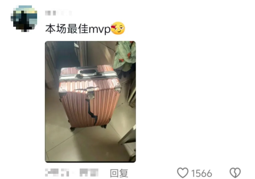 “万一穿呢？万一用呢？万一学呢？”爸妈：“就差没把宿舍背回来了……”