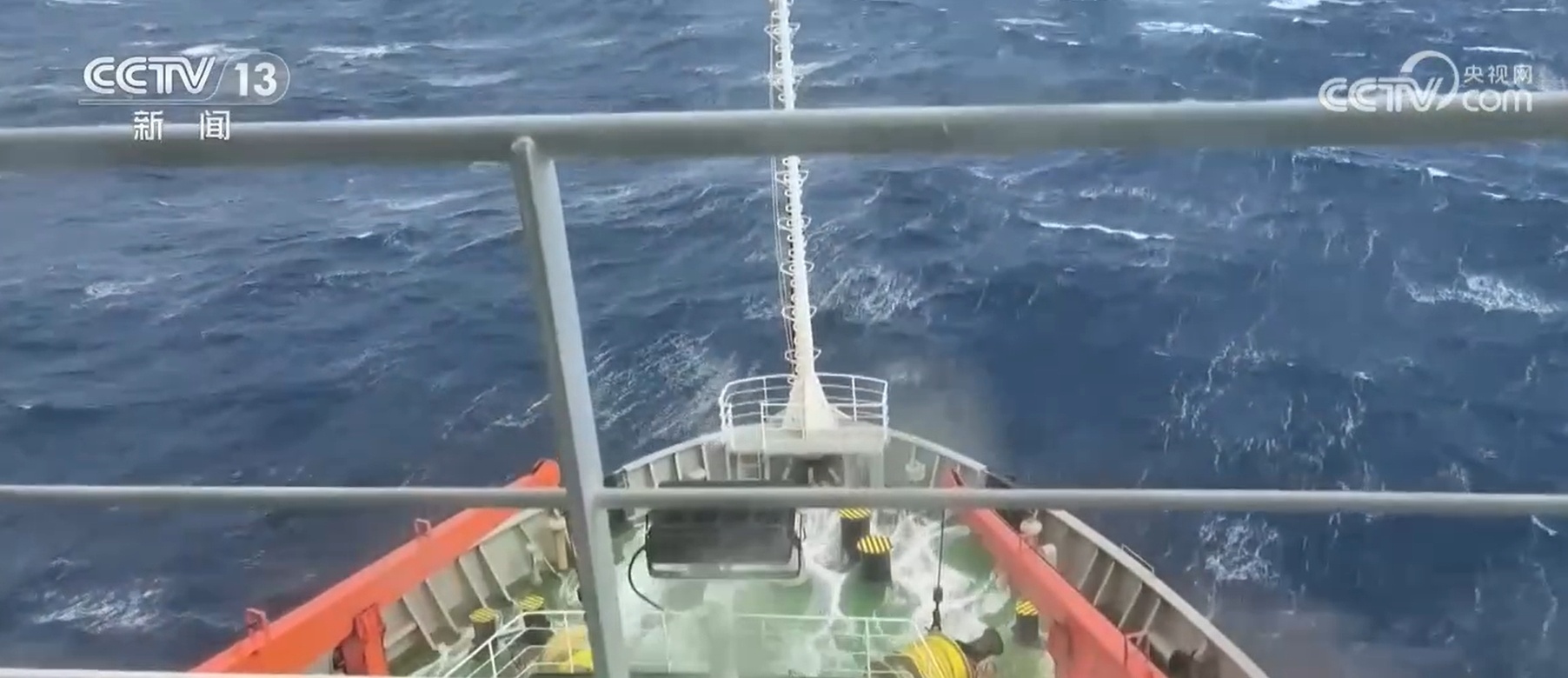 第42次南极考察丨9级风浪中前行 4000米深处取水 马不停蹄开启大洋作业 第42次南极考察丨9级风浪中前行 4000米深处取水 马不停蹄开启大洋作业