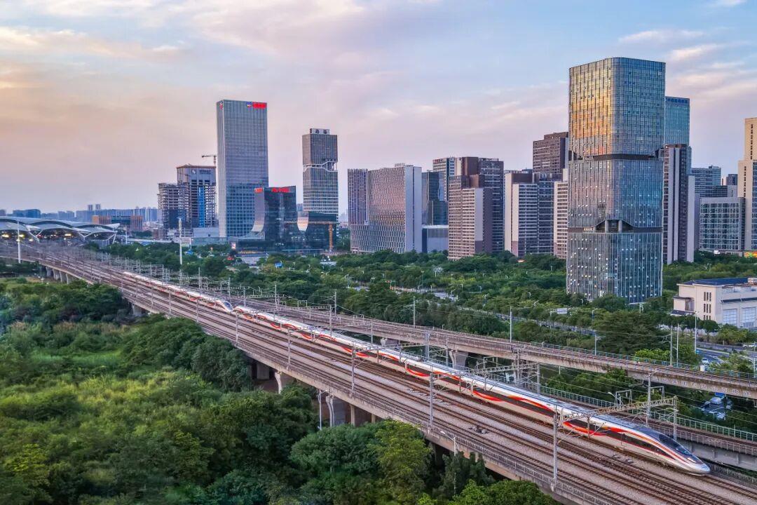 一天跑300多列复兴号！这条高铁调图后到底有多忙？