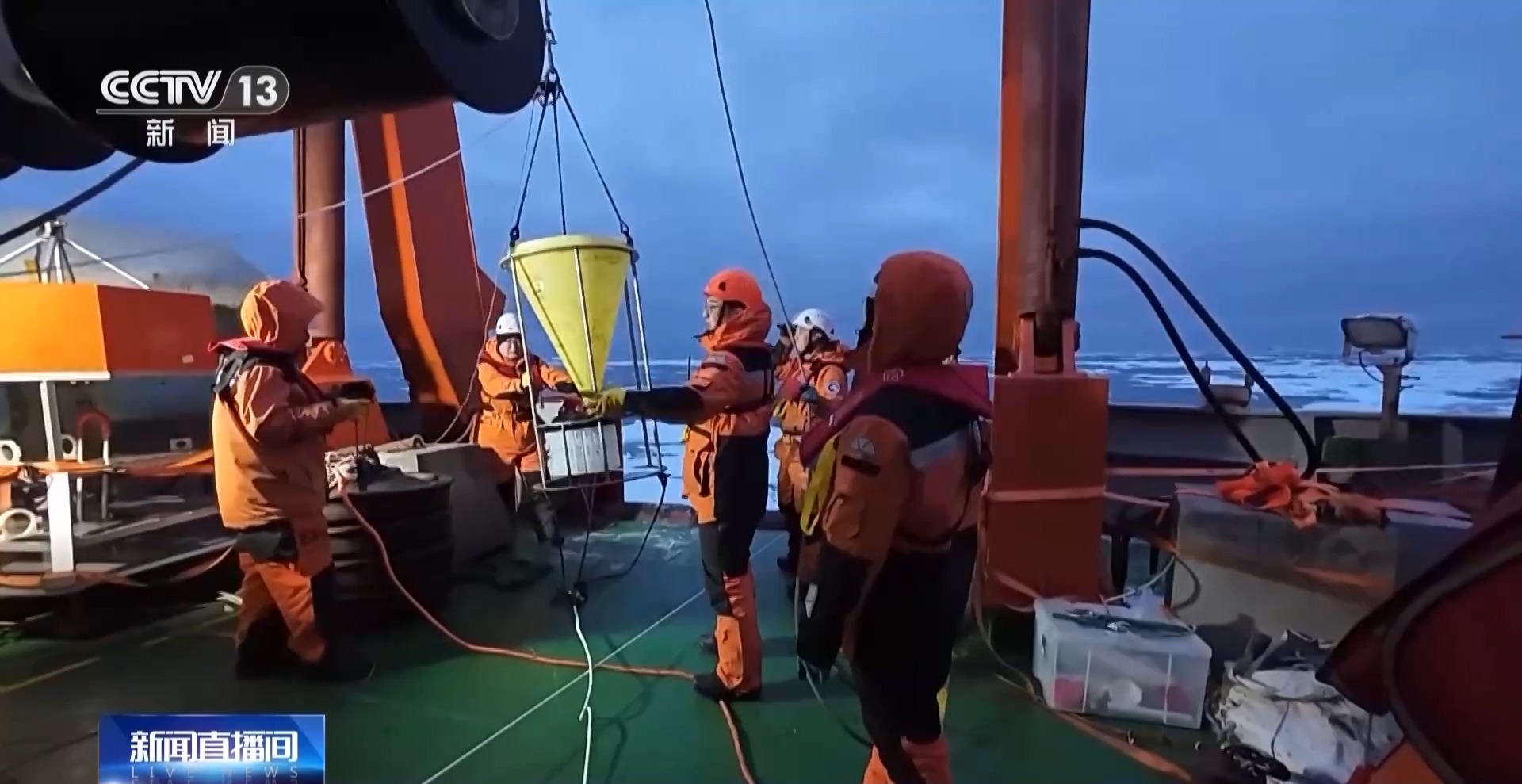 “雪龙”号在阿蒙森海开展大洋作业 潜标回收布放接续进行