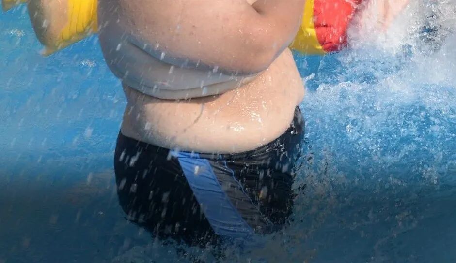 35岁后喝水都长肉？原因找到了！一天中这2个“发胖时刻”千万管住嘴