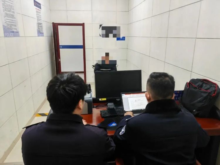 重拳整治APP涉黄“交友圈”,3人落网! 重拳整治APP涉黄“交友圈”,3人落网!