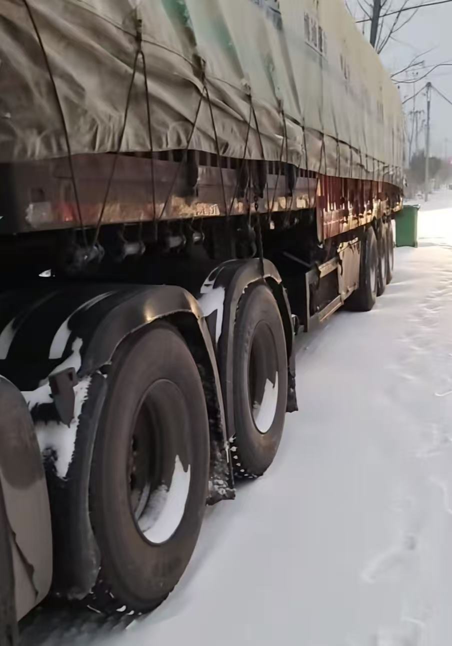 山东货车司机困在雪中，被河南大姐投喂羊肉面，感动到哭红双眼！几天后他专程回来致谢