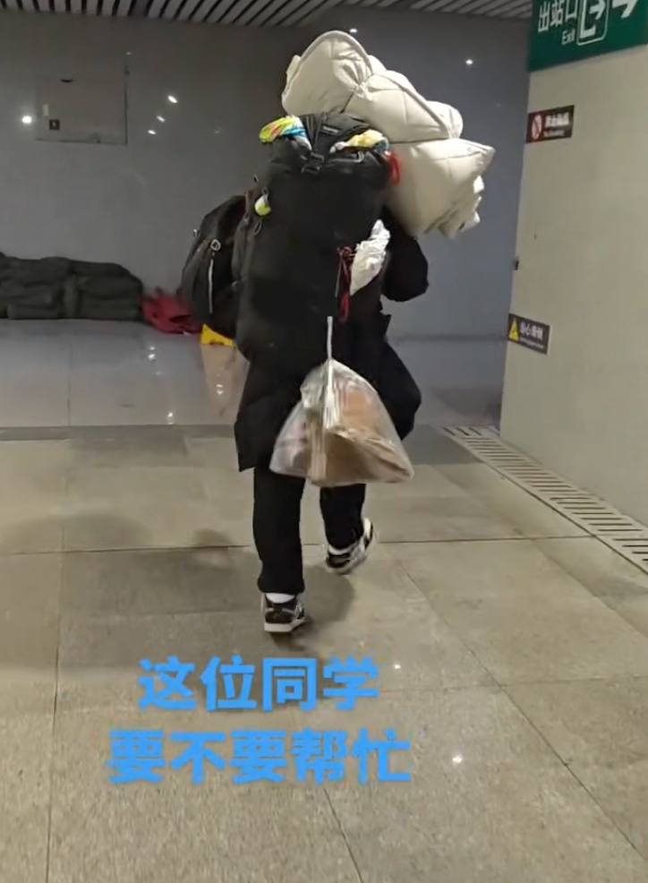 “万一穿呢？万一用呢？万一学呢？”爸妈：“就差没把宿舍背回来了……”