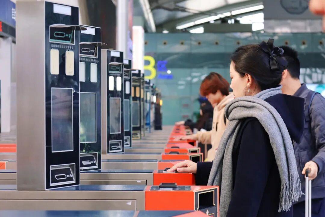 一天跑300多列复兴号！这条高铁调图后到底有多忙？