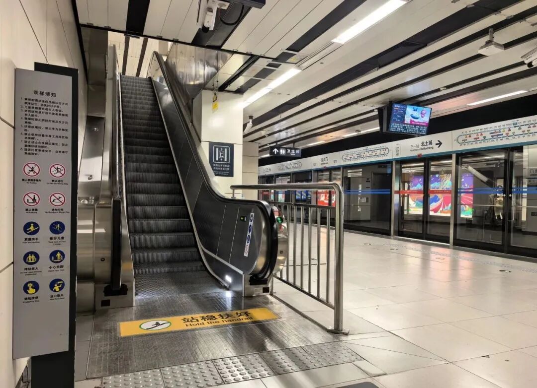 北京地铁10号线焕新！