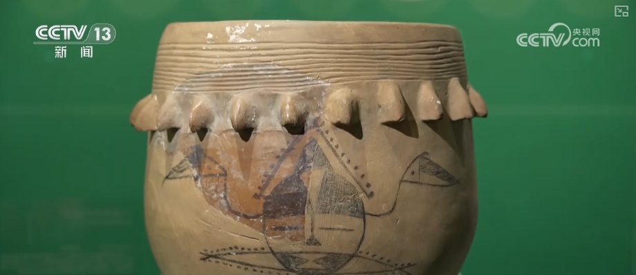 纹饰纹样与赛博光影碰撞、古韵国风成“顶流审美” 中华文化创新表达彰显蓬勃生命力