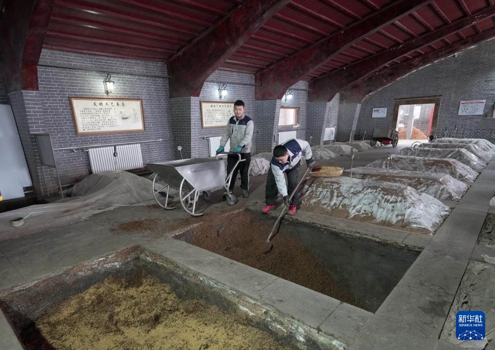 河北承德：古法酿造续醇香