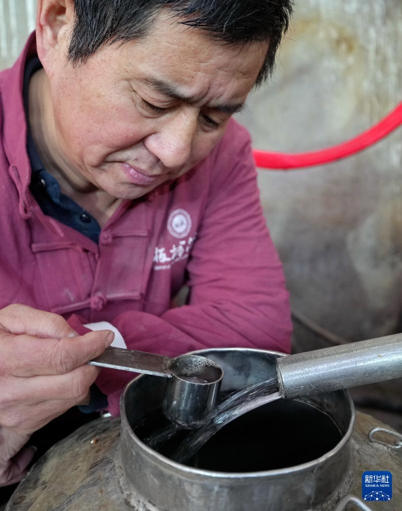 河北承德：古法酿造续醇香