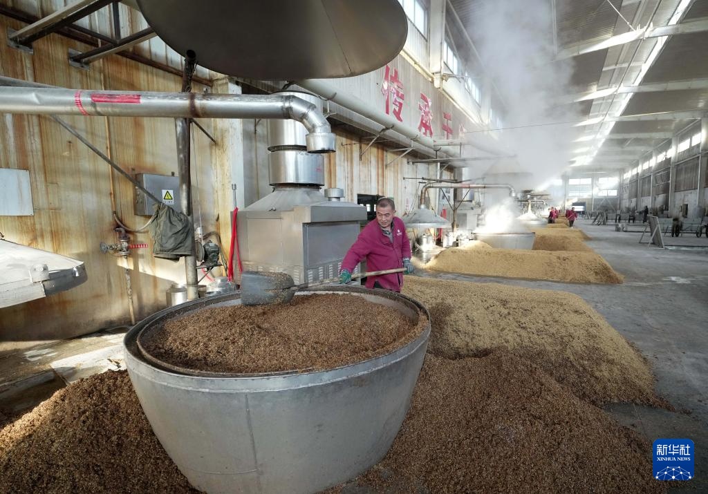 河北承德：古法酿造续醇香