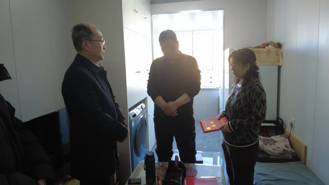 献血13次仅告知家人5次，牺牲时随身带急救包……网友：致敬英雄金城龙！