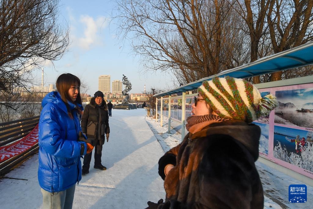吉林长白岛:两代护鸟人接力 守护万鸟翔集 吉林长白岛:两代护鸟人接力 守护万鸟翔集