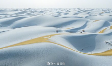 好美！塔克拉玛干沙漠雪顶咖啡又上新