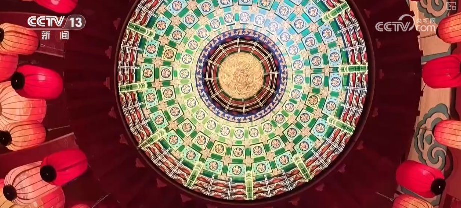 纹饰纹样与赛博光影碰撞、古韵国风成“顶流审美” 中华文化创新表达彰显蓬勃生命力