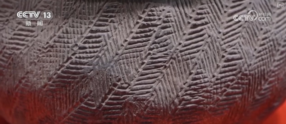 纹饰纹样与赛博光影碰撞、古韵国风成“顶流审美” 中华文化创新表达彰显蓬勃生命力